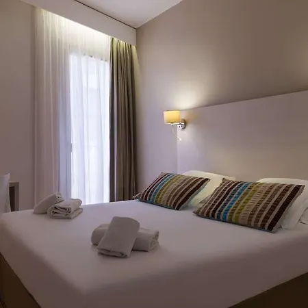 Og Boutique Cassitel, Κασί